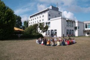 Außenansicht der Eltern-Kind-Kurhaus Baltic Großenbrode Ostsee Deutschland Eltern-Kind-Kur Ostsee: Kurhaus Baltic Großenbrode Ostsee Deutschland
