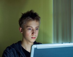 Aktuelles: Internetsucht: Eltern geben Kindern oft keine Regeln