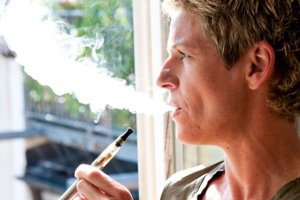 Aktuelles: E-Zigarette: Viel Dampf um nichts?
