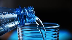 Vergleich von Mineralwasser und Leitungswasser: Was ist besser? Aktuelles: Vergleich von Mineralwasser und Leitungswasser: Was ist besser?