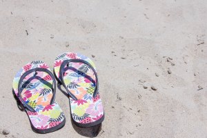 Flip-Flops oder Barfuß gehen: Was ist gesünder für unsere Füße? Ratgeber: Flip-Flops oder Barfuß gehen: Was ist gesünder für unsere Füße?