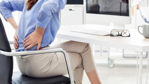 Den Rücken schonen im Alltag: Praktische Tipps und Übungen Ratgeber: Den Rücken schonen im Alltag: Praktische Tipps und Übungen