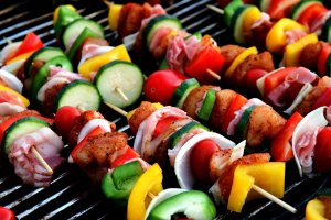 Gesund durch die Grillsaison: Tipps und Tricks für ein unbeschwertes Grillvergnügen Ratgeber: Gesund durch die Grillsaison: Tipps und Tricks für ein unbeschwertes G