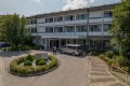 Rehaklinik Bayern: Blick auf die Schön Klinik Prien am Chiemsee Deutschland